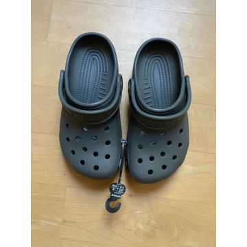 Crocs - Sandals & Flip-flops (Grey)