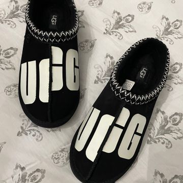 UGG - Slippers & flip-flops (White, Black)