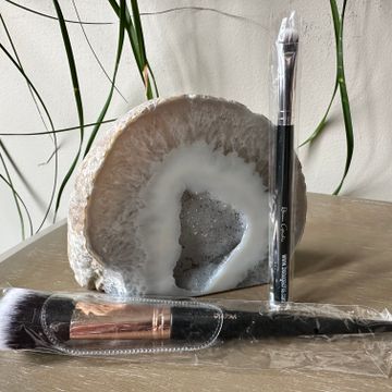 Shaina B - Make-up tools (White, Black)