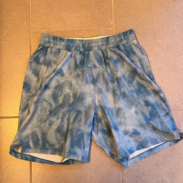 Lululemon - Board shorts (White, Blue)