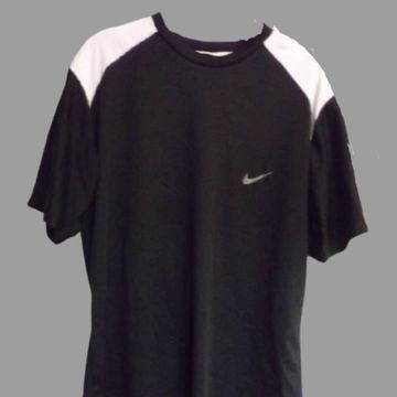 Nike stretch sale shirt