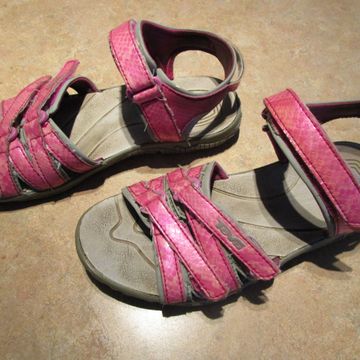 TEVA - Sandals & Flip flops (Pink, Grey)