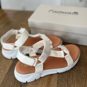 Intervalle - Flat sandals (White)