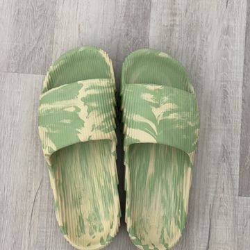 Adidas - Slippers & flip-flops (Yellow, Green)