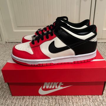 Nike - Sneakers (White, Black, Red)