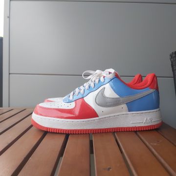 Nike - Sneakers (White, Black, Blue, Red)
