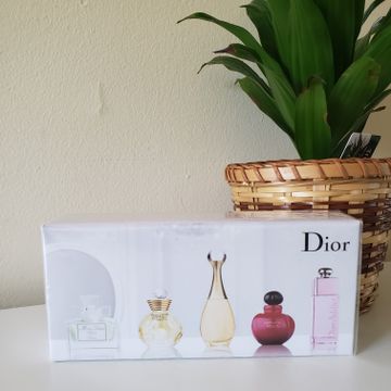 Christian Dior  - Parfums (Blanc)