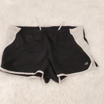 New Balance - Shorts (White, Black)