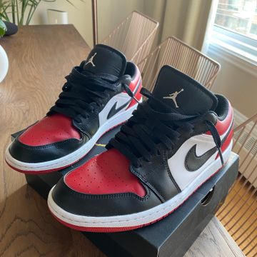 Jordan 1 low on sale black toe size 9