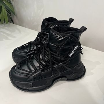 Yesstyle - Platform boots (Black)