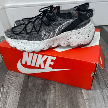 Nike - Sneakers (White, Black, Silver)