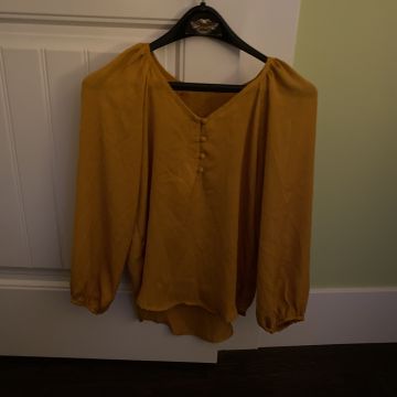 I don’t know the brand I got it at winners - Button down shirts (Orange)