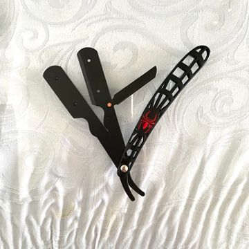 N/A - Shaving tools (Black, Red)