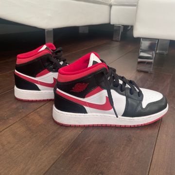 Air Jordan - Sneakers (White, Black, Red)