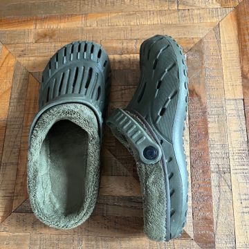 Inconnu  - Slippers (Green)