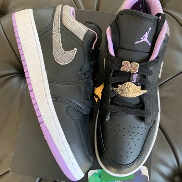 Jordan - Sneakers (Black, Lilac)