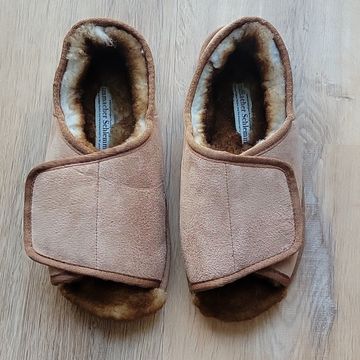 Hammacher Schlemmer - Slippers & flip-flops (Brown)