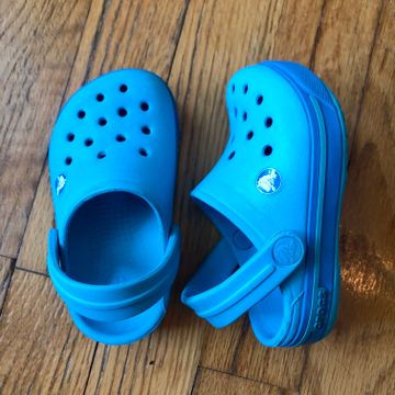 Crocs - Sandals & Flip-flops (Blue, Turquiose)