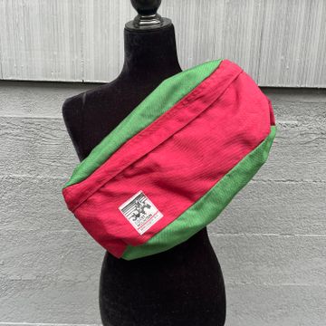 Coast Mountain - Bum bags (Green, Red)