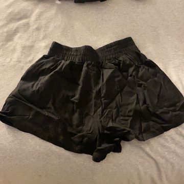 Dynamite - High-waisted shorts (Black)