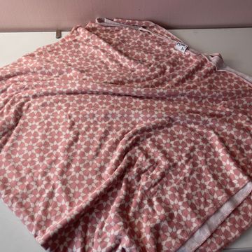 Cooper Pearl - Blankets (Pink)