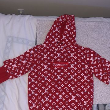 Suprême  - Sweatshirts & Hoodies (White, Red)