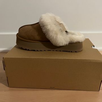 Ugg - Slippers (Brown)