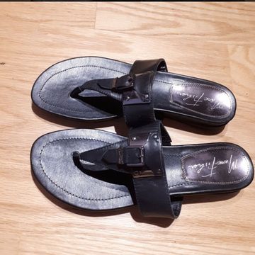 Marc Fisher - Flat sandals (Black)