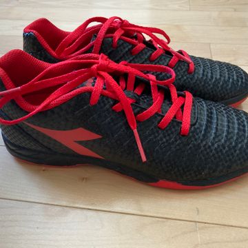 Diadora - Indoor training (Black, Red)