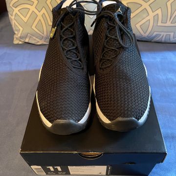 Nike / Jordan - Sneakers (White, Black)