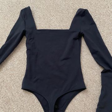 Aritzia - Body suits (Black)