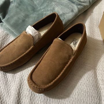 Ugg - Slippers & flip-flops (Brown)