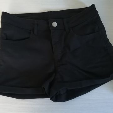 H&M - Long-waisted shorts