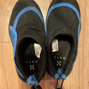 Onyx - Water shoes (Black, Blue)