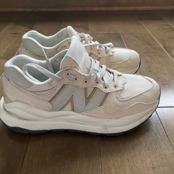 New balance  - Sneakers (White, Pink)