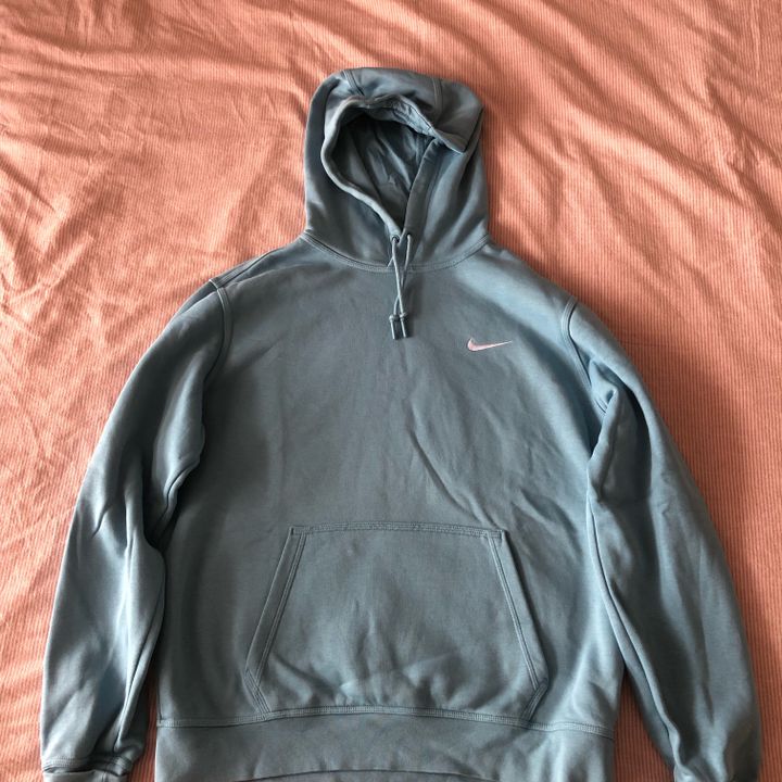 Nike center deals logo hoodie