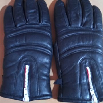 Sans  - Gloves (Black)