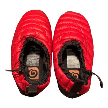 Brekka - Slippers & flip-flops (Black, Red)