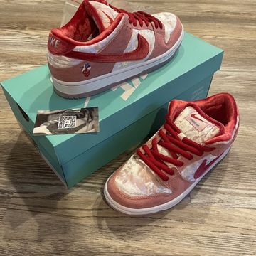Nike - Sneakers (Pink, Red)