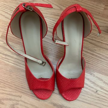 N/A - High heels (Red)