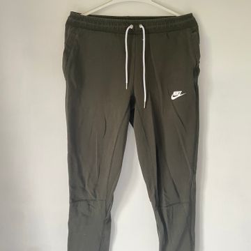 Nike tribute sales joggers green