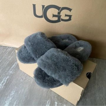 UGG - Chaussons (Gris)