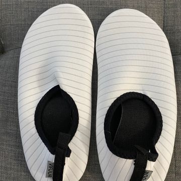 Vifuur - Sandals (White, Black)