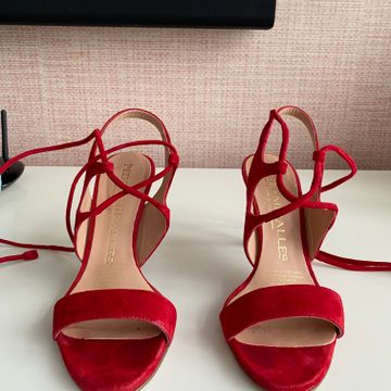 Spanish shoe designer Pedro Miralles  - Sandales à talons hauts (Rouge)
