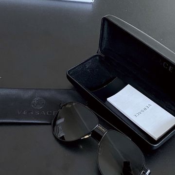 Versace  - Sunglasses (Black)