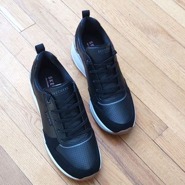 SKECHERS - Sneakers (White, Black, Silver)