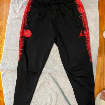 Nike - Vêtements d'extérieur (Rouge)