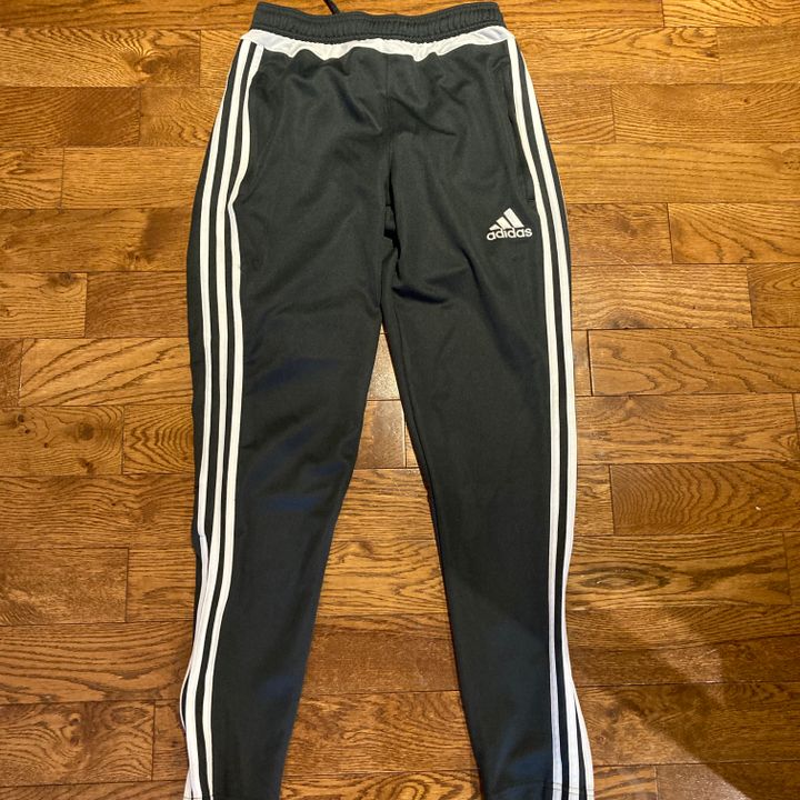 Adidas V tements de sport accessoires Jogging Vinted