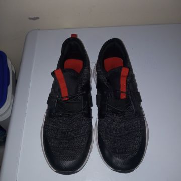Acheté a Waltmart - Chaussures de sport (Noir, Rouge)