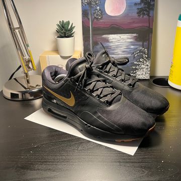 Nike - Sneakers (Black, Gold)